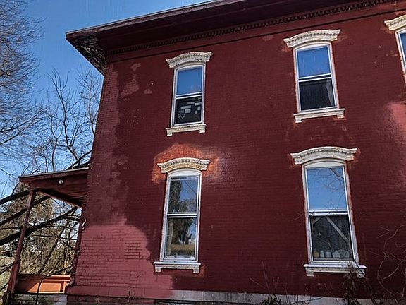 2nd image of 1064 College Ave