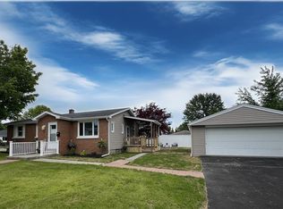 31 Harvey Dr, Lancaster, NY 14086