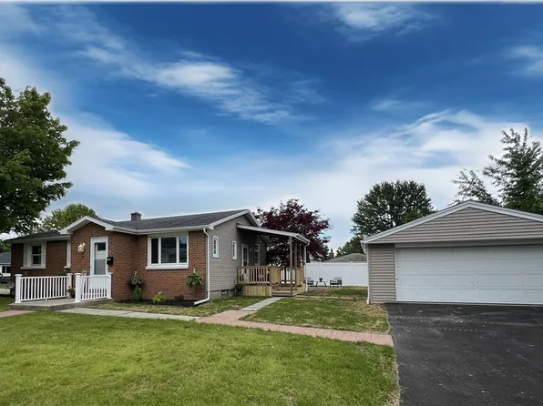 31 Harvey Dr, Lancaster, NY 14086