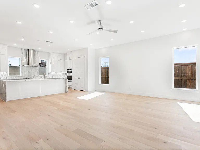 917 Protea St — Photo 23
