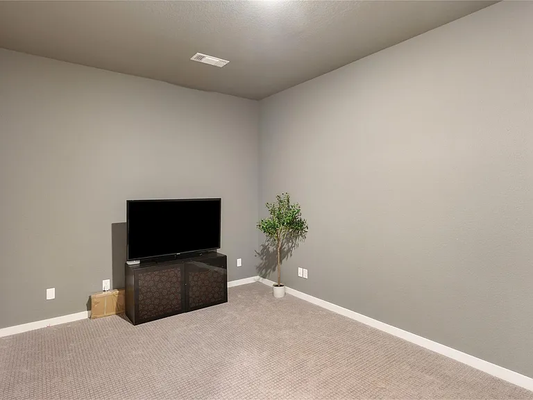 228 Lotti Ln — Photo 25