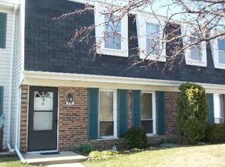 370 Rodenburg Rd, Roselle, IL 60172