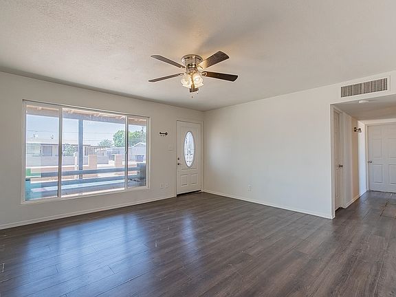 2nd image of 910 E 25th Pl