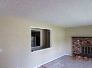 12 Meadow Ln, Goshen, IN 46526