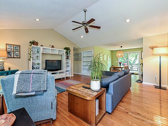 4th image of 3115 Chapman Cir