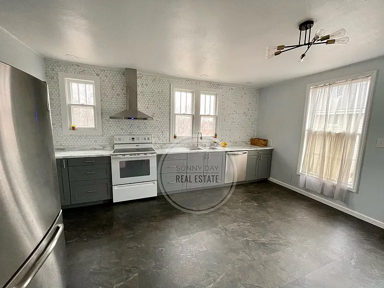 1115 Prickett Ave — Photo 17