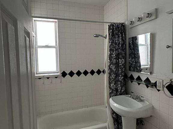 3rd image of 6020 Boulevard E #35