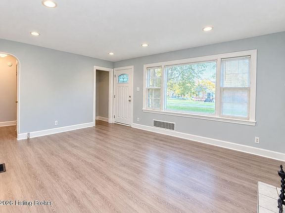 4th image of 1868 Farnsley Rd