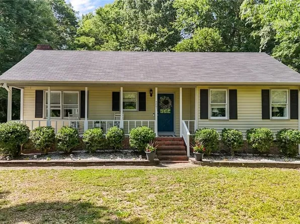 5801 Barbell Cir, Mc Leansville, NC 27301