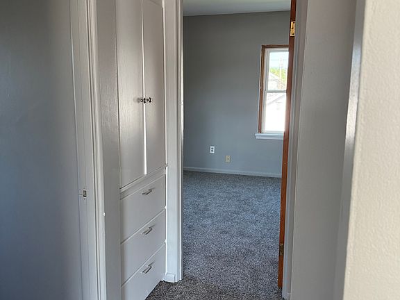 5th image of 210 N Sycamore St APT 3