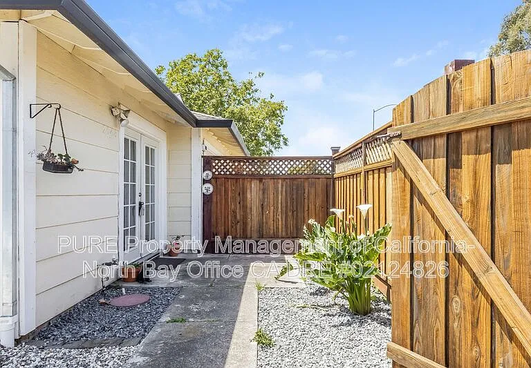 2048 Pinercrest Dr — Photo 19