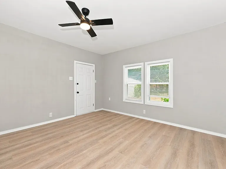 1548 McKenzie Ave — Photo 5