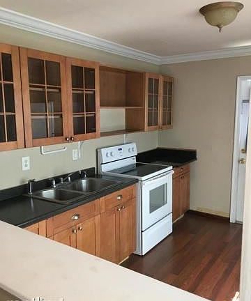 5th image of 730 Winters St