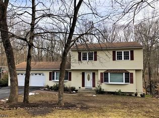 34 Fawnridge Dr, Long Valley, NJ 07853