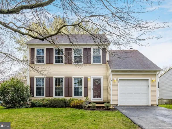 22 Newland Ct, Sterling, VA 20165