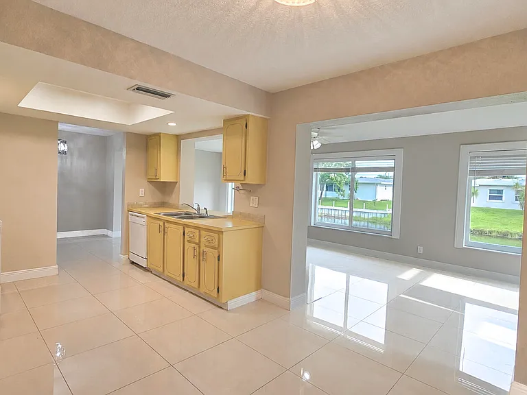 7180 NW 10th Ct — Photo 8