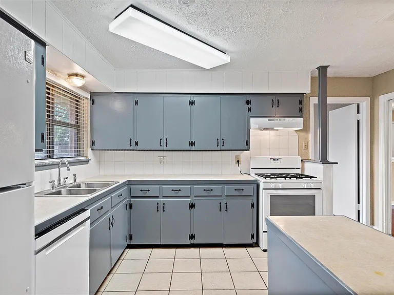 4310 Ebbtide Dr — Photo 7