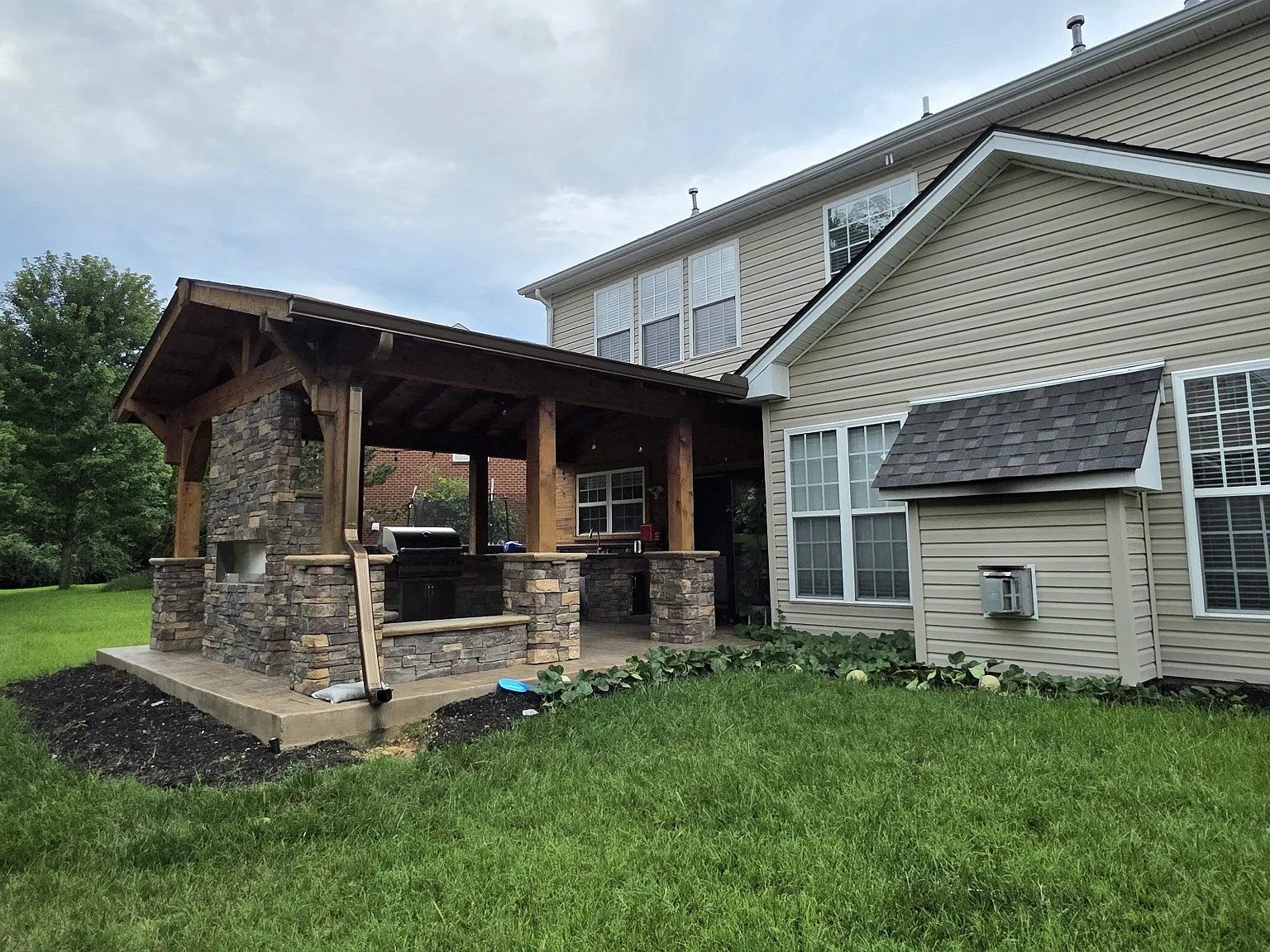 4 bed, 2.5 bath, 2388 sqft, $3,638 — Photo 3