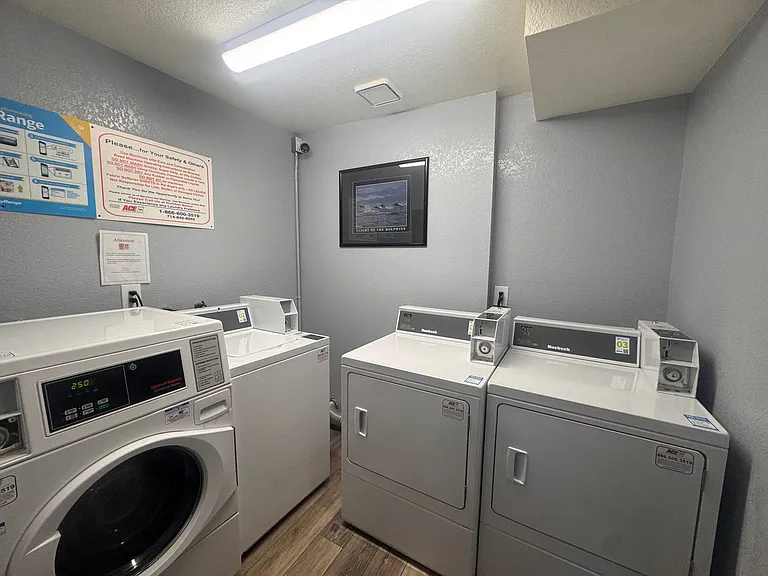 1355 Loma Ave #205 — Photo 23