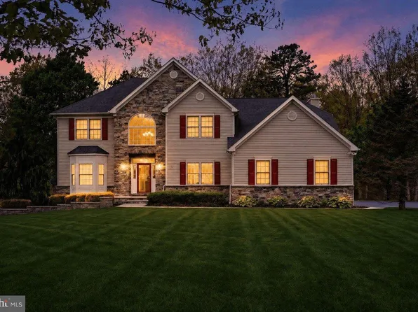 77 Hemlock Dr, New Egypt, NJ 08533