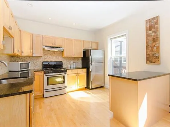 105 Gore St APT 1, Cambridge, MA 02141