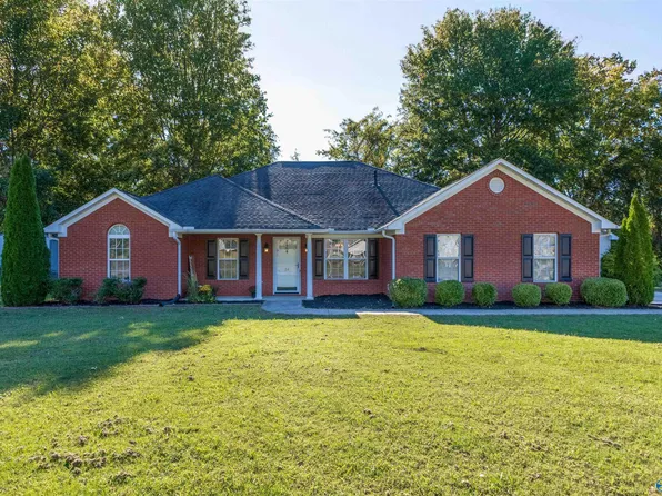 26 Emory Dr, Decatur, AL 35603