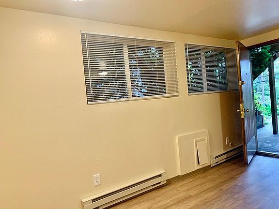 3rd image of 1262 Eastlake Ave E APT 2