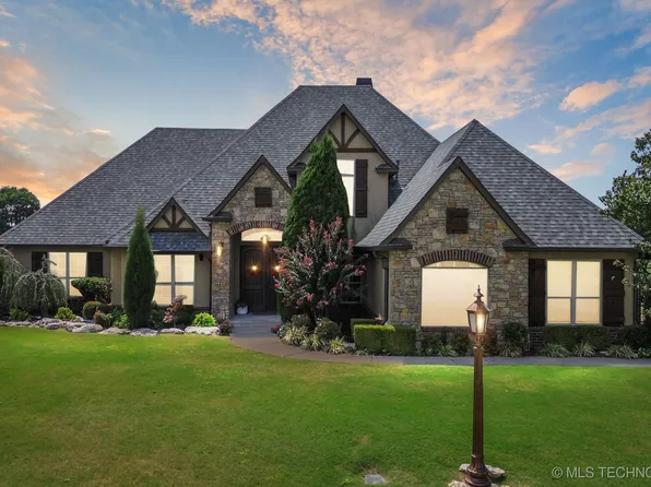 6352 N Twin Creeks Dr, Owasso, OK 74055