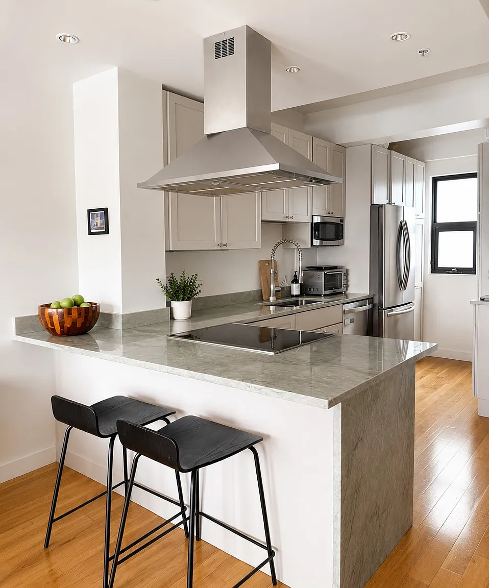 4 bed, 1300 sqft, $7,600 — Photo 2