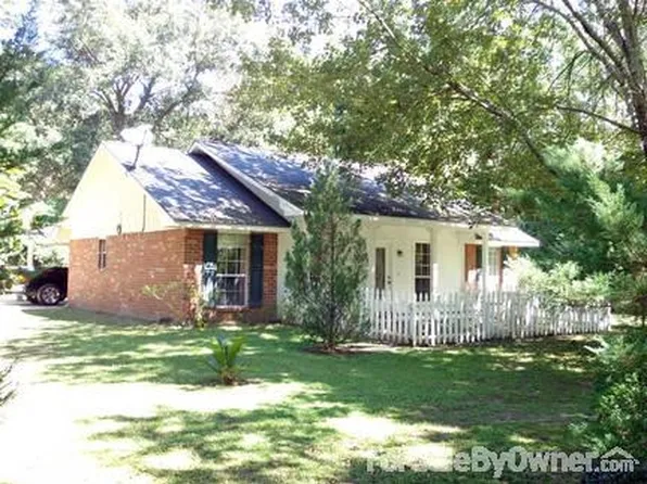 2794 Meadowood Dr, Slaughter, LA 70777