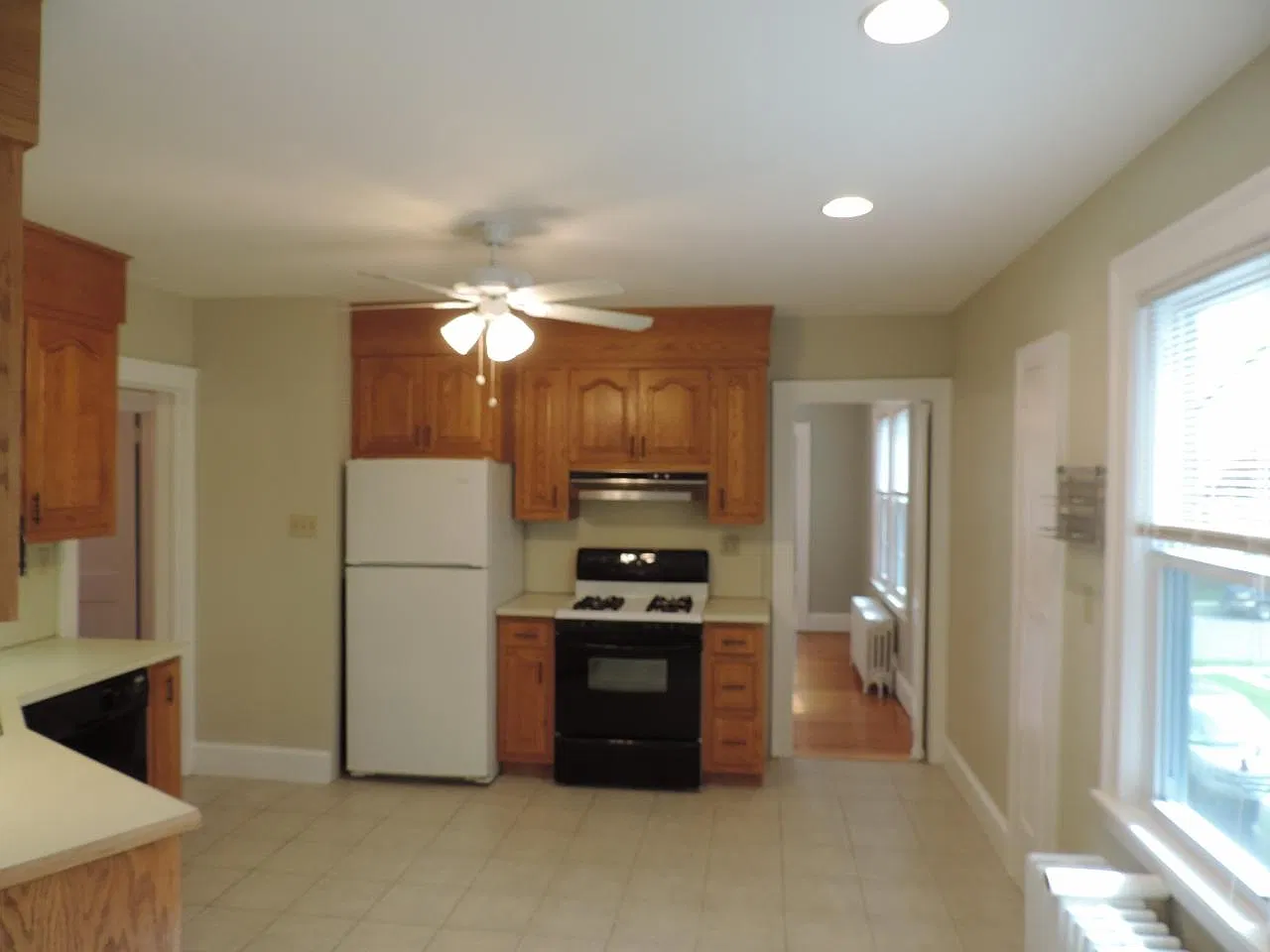 2 bed, 1292 sqft, $2,200 — Photo 2