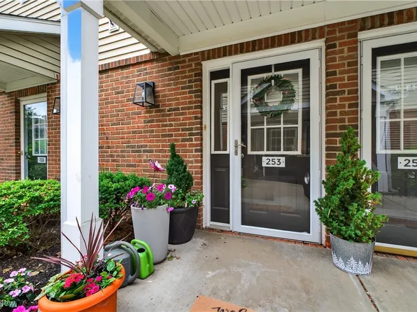 3375 Lenox Village Dr Unit 253, Fairlawn, OH 44333