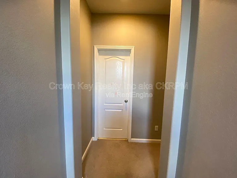 352 Goodall Dr — Photo 15