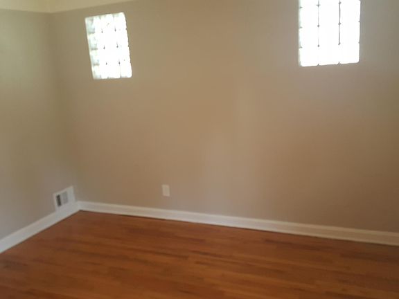 3rd image of 7553 Jenwood Ave