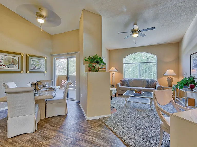 Serena Shores Apartments — Photo 2
