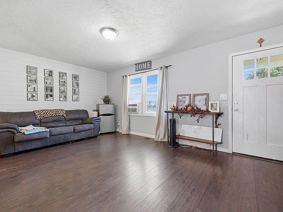 5th image of 310 Center St
