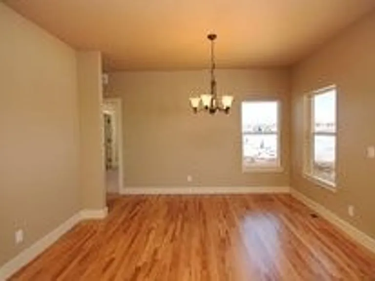 2127 Cocklebur Ln — Photo 2