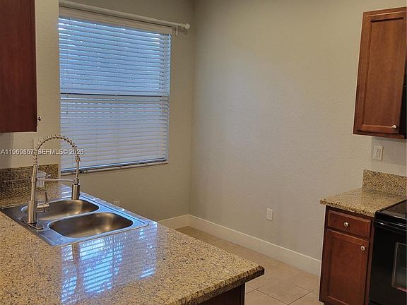 5th image of 2851 W Prospect Rd Unit 405