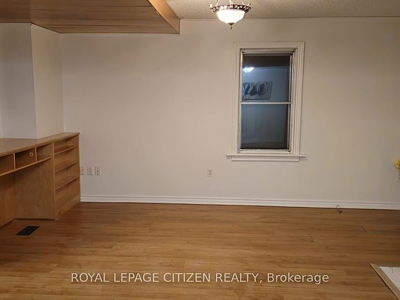 4th image of 90 Mill St W