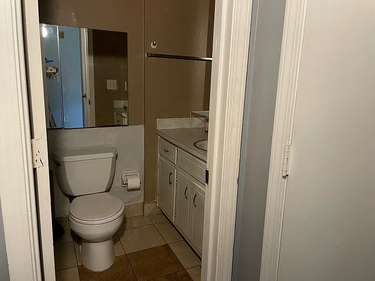 5352 Bishops Cir #B — Photo 8