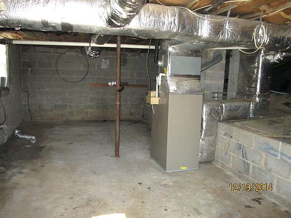 4th image of 239 Hamlin Ave