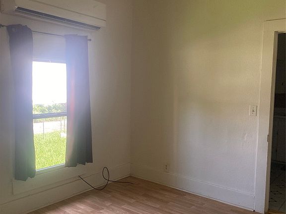 3rd image of 3316 W 42nd St Unit A