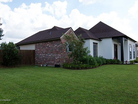 3rd image of 111 Oak Shadows Dr