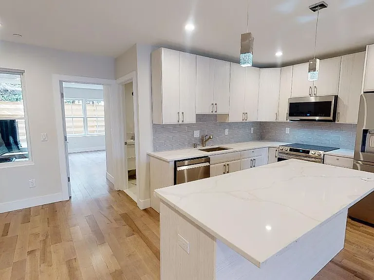662 N 15th St #1 — Photo 10