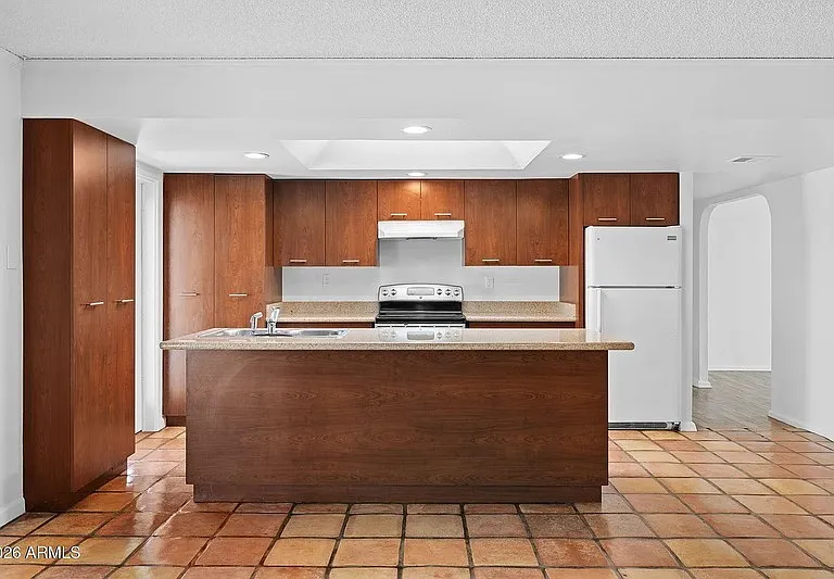1664 E Del Rio Dr — Photo 12