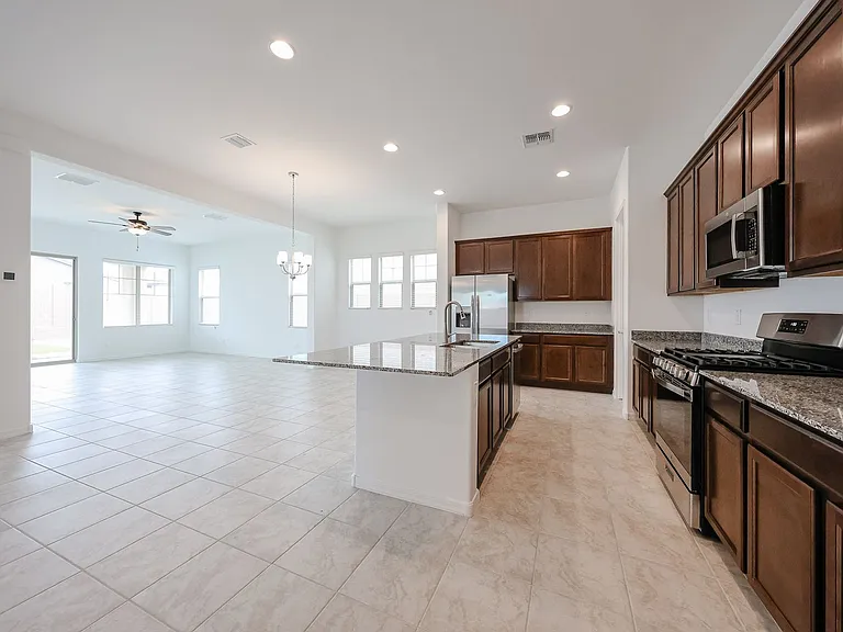 7616 W Bronco Trl — Photo 4