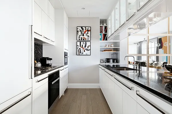 Sold by Extell Marketing Group | media 28