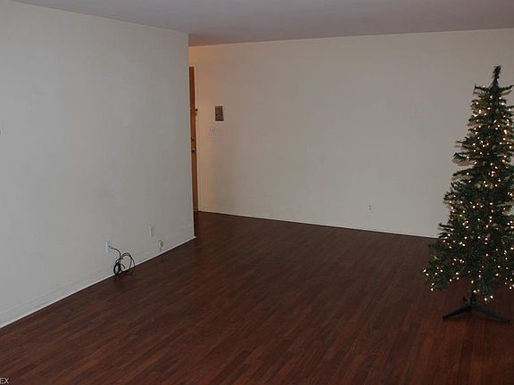 5th image of 11850 Edgewater Dr APT 322