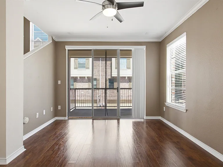2113 Grove Park Ln — Photo 12