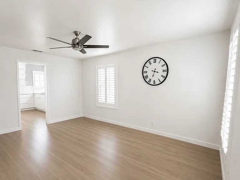 11816 Garfield Ave — Photo 3